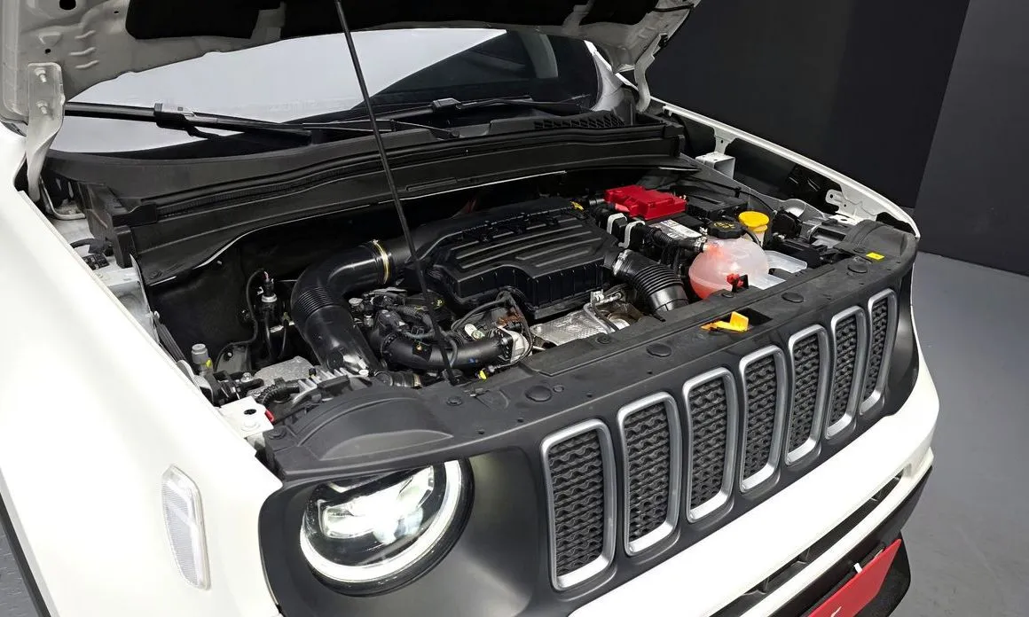 Jeep Renegade — фото 8