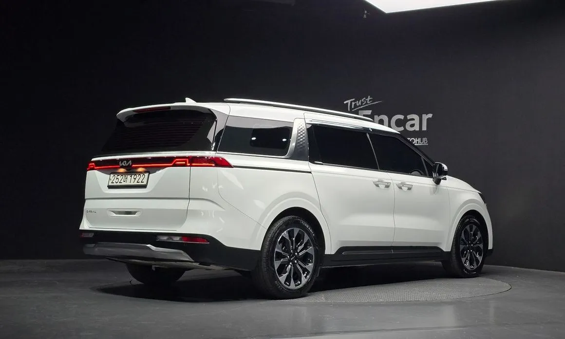 Kia Carnival — фото 3