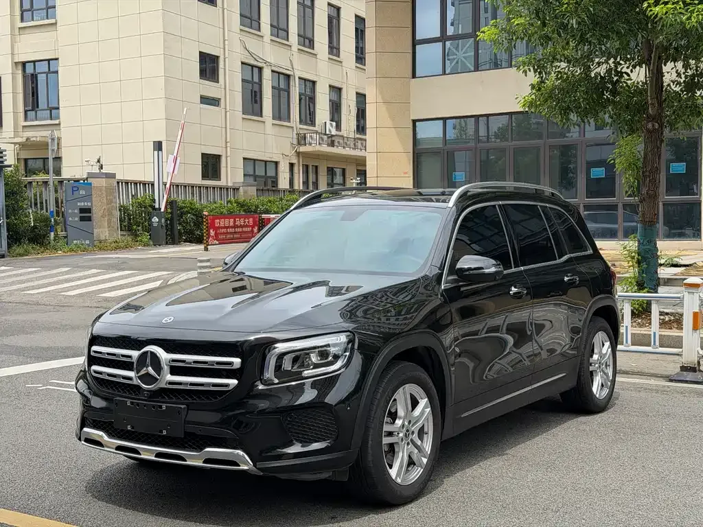 Mercedes-Benz GLB — фото 1