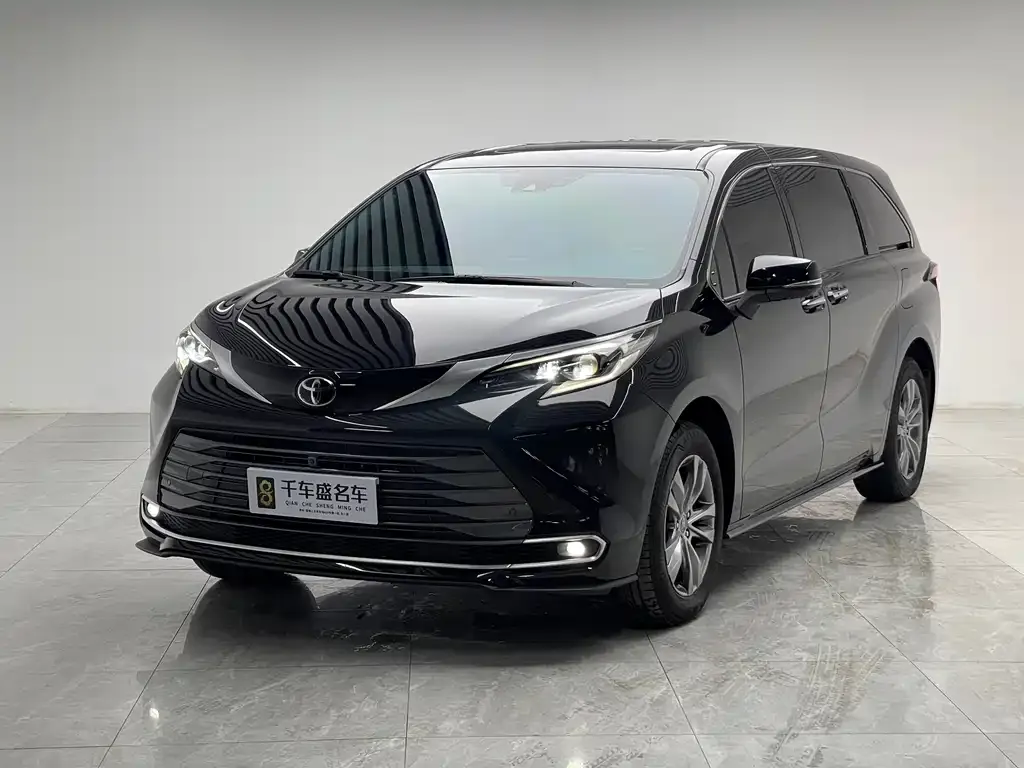 Toyota Sienna — фото 1