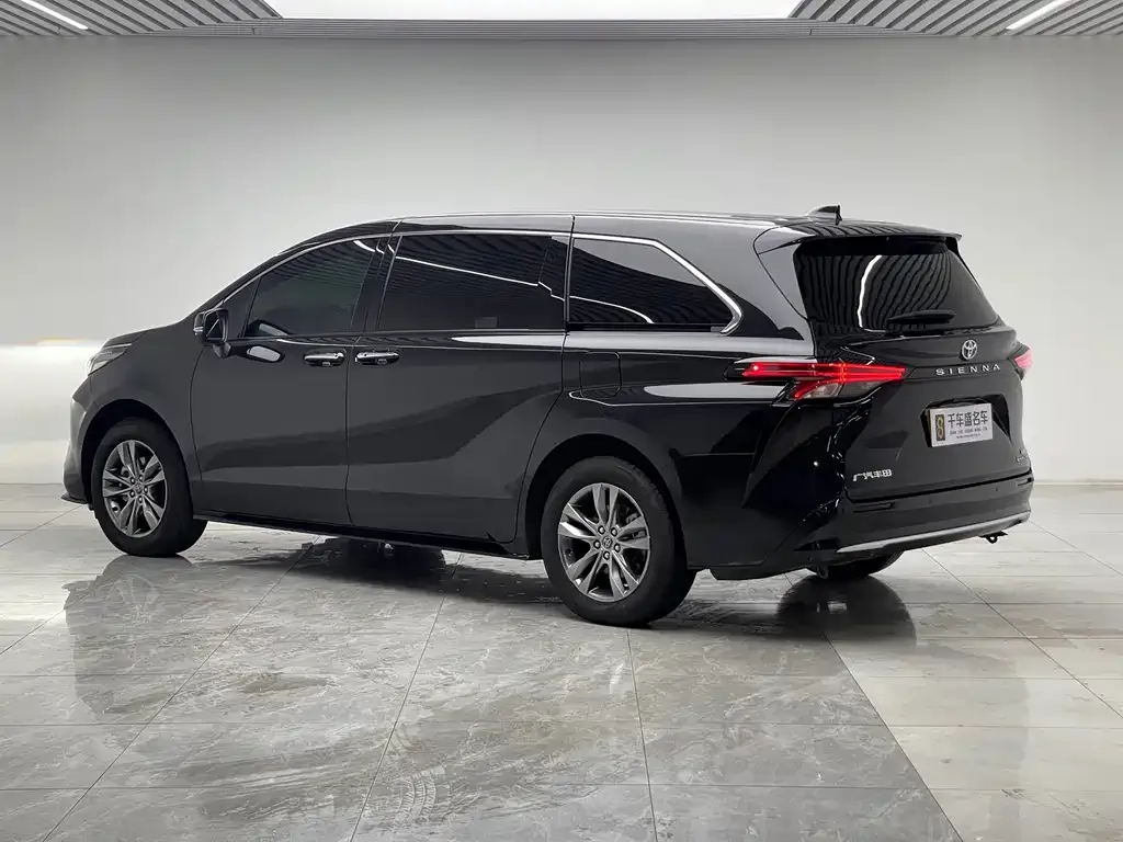 Toyota Sienna — фото 8