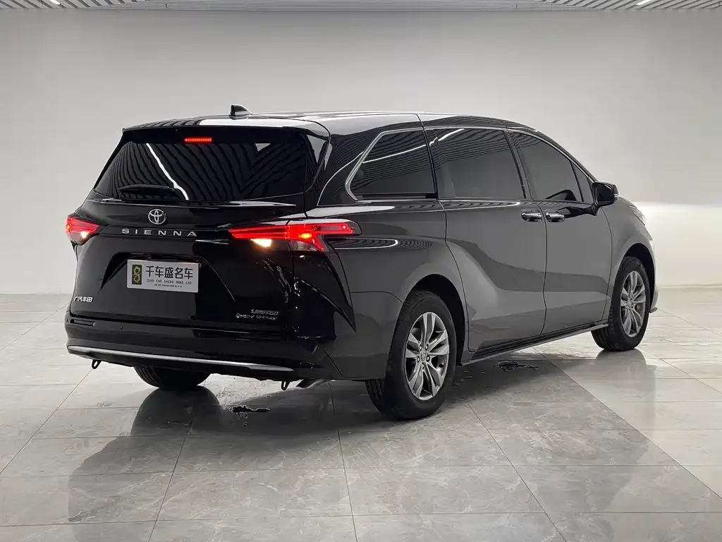 Toyota Sienna — фото 4
