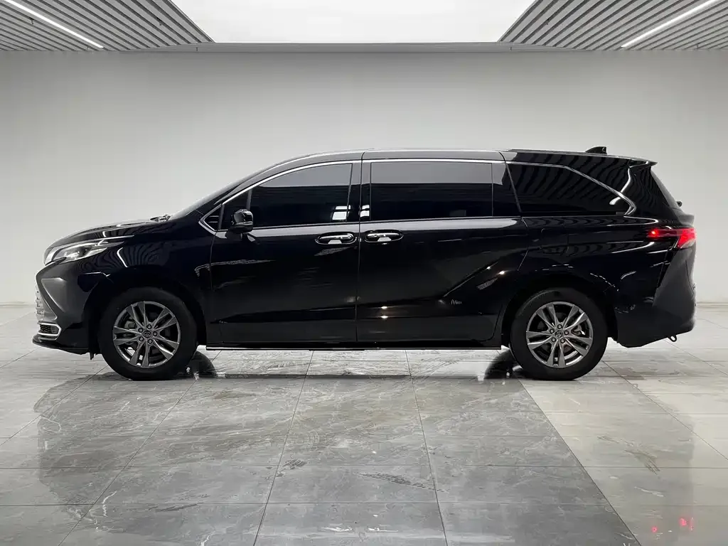 Toyota Sienna — фото 9