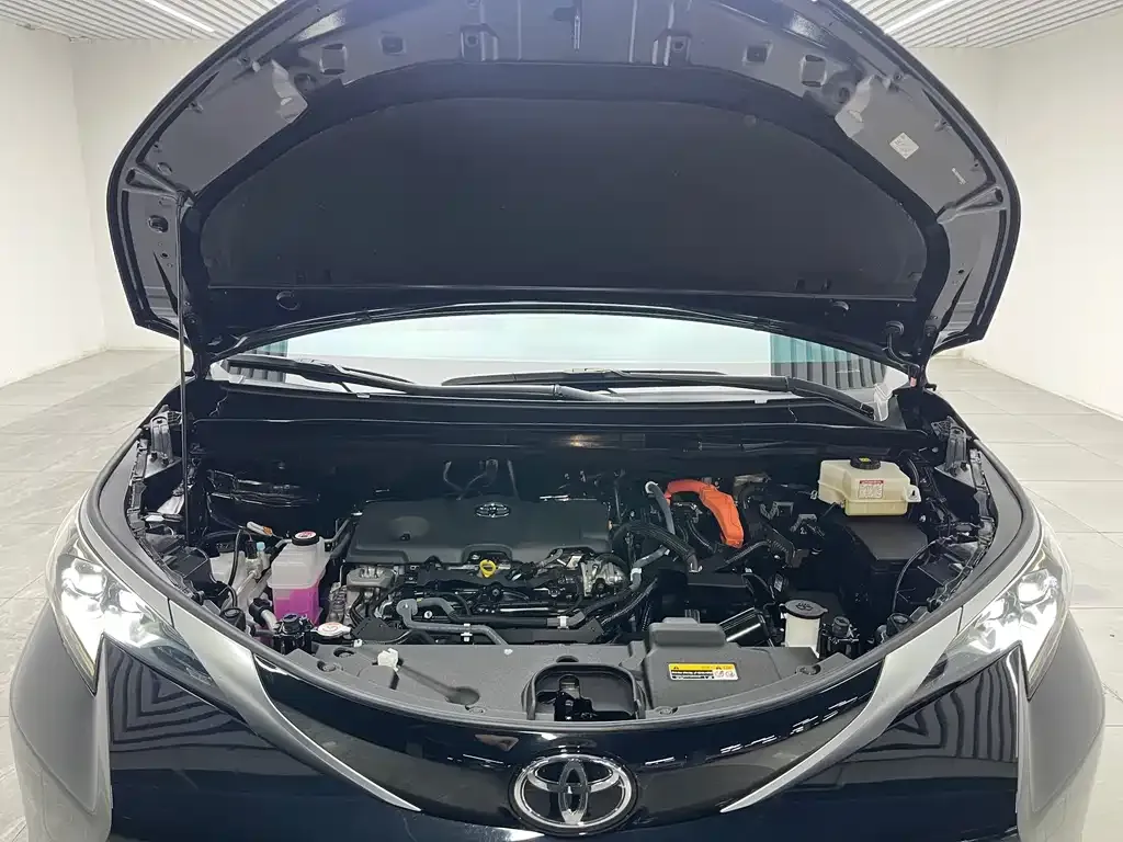Toyota Sienna — фото 3