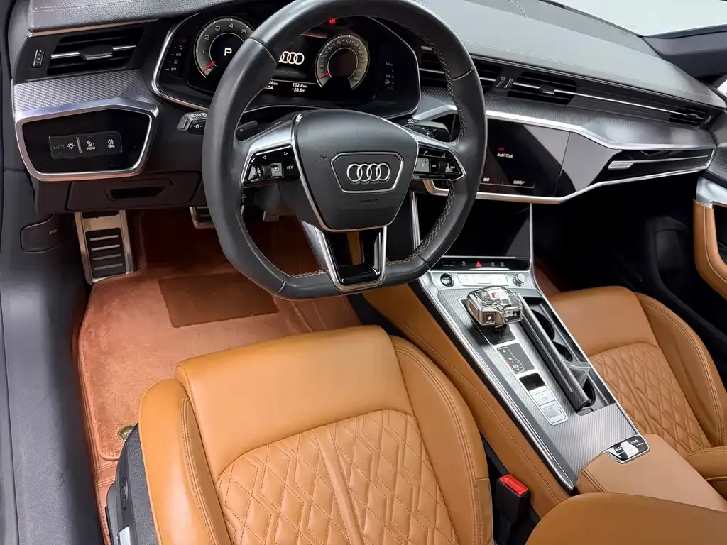 Audi A7L — фото 5