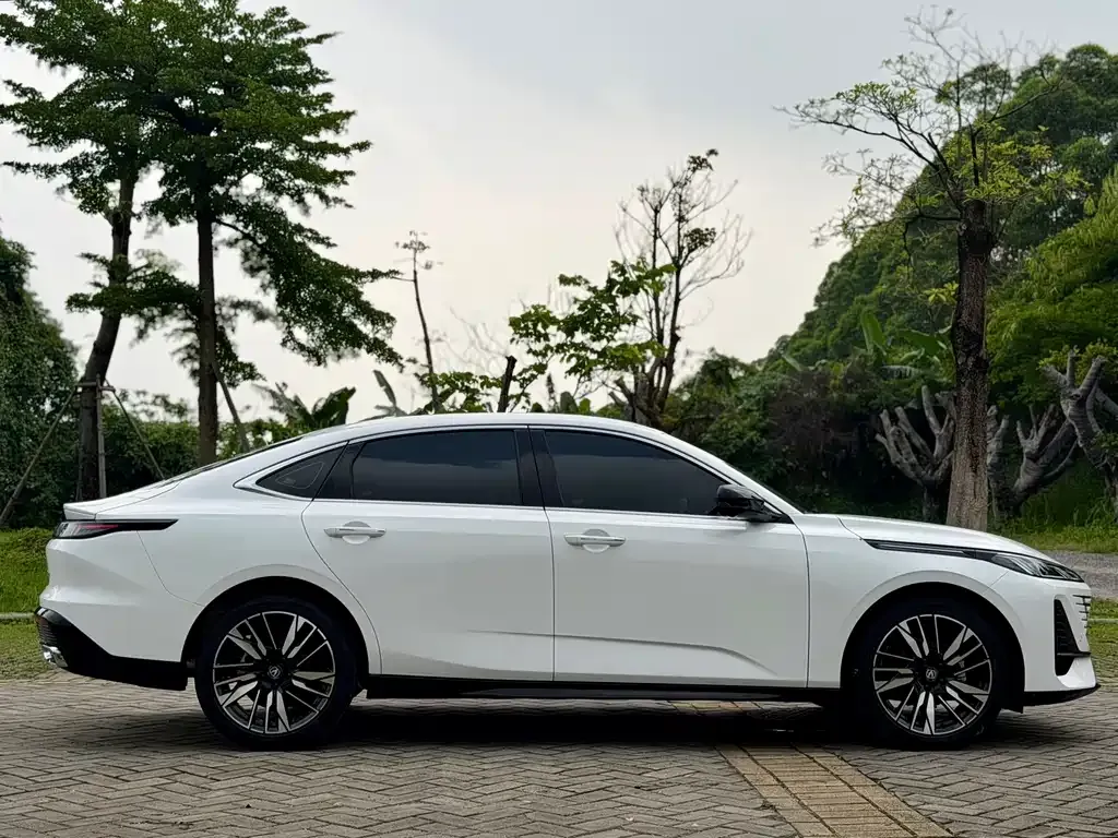 Changan Eado — фото 9