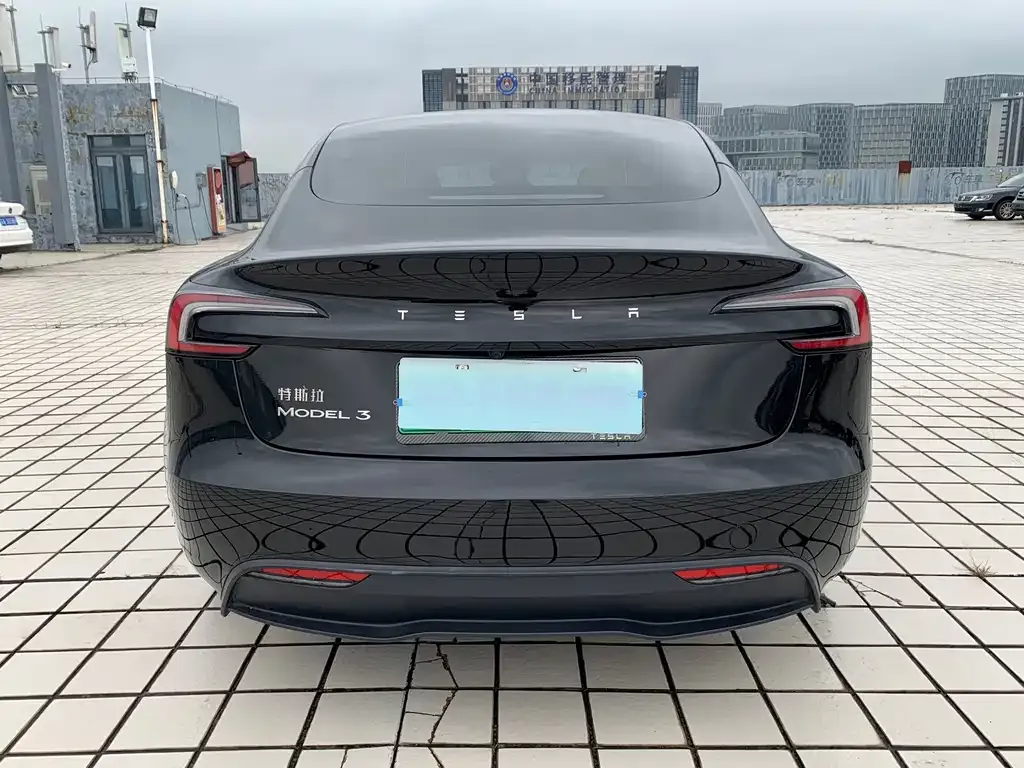Tesla Model 3 — фото 8