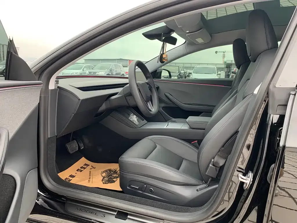Tesla Model 3 — фото 9