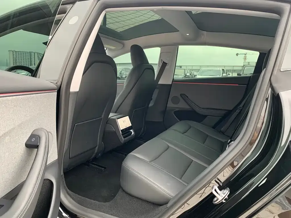 Tesla Model 3 — фото 6