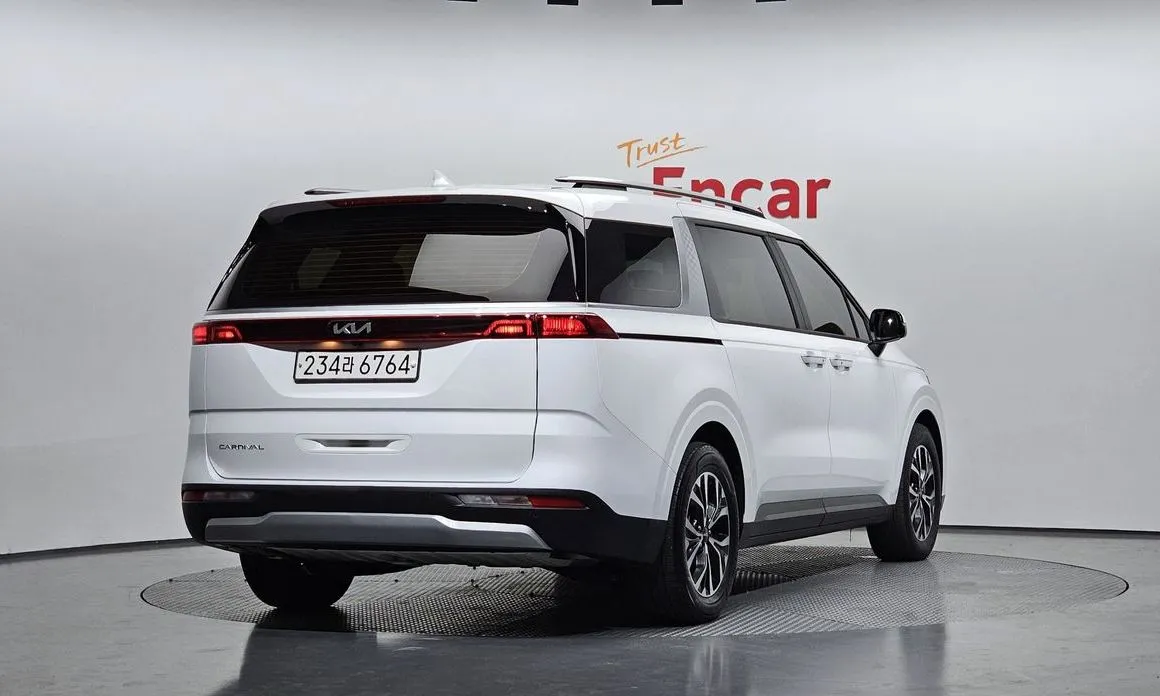 Kia Carnival — фото 4