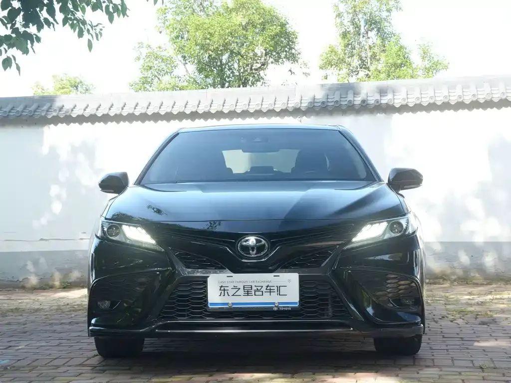 Toyota Camry — фото 3