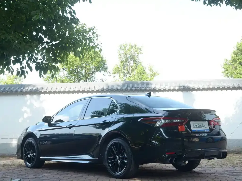 Toyota Camry — фото 5