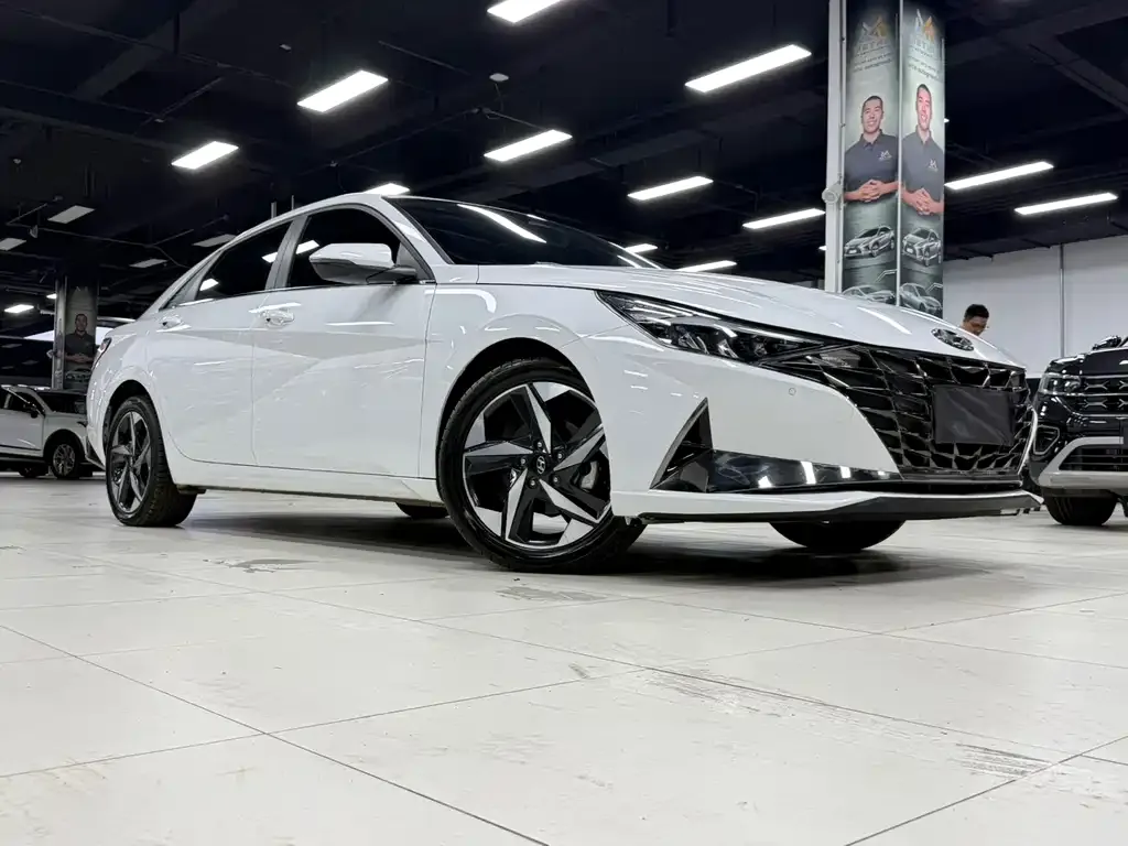 Hyundai Elantra — фото 2