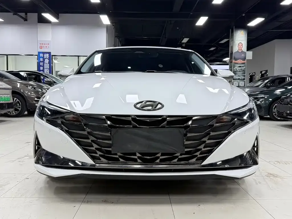 Hyundai Elantra — фото 3