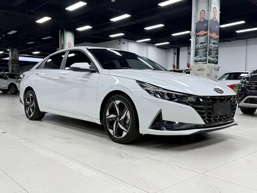 Hyundai Elantra — фото 6