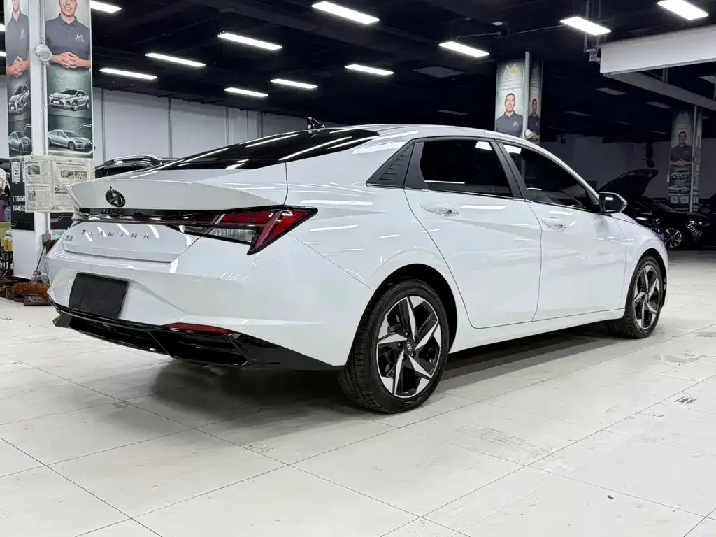 Hyundai Elantra — фото 5
