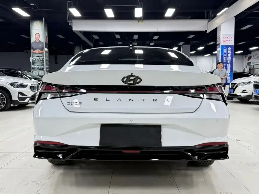Hyundai Elantra — фото 4
