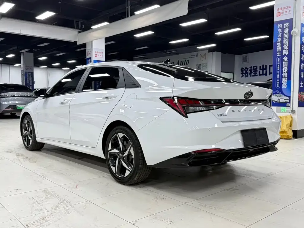 Hyundai Elantra — фото 7