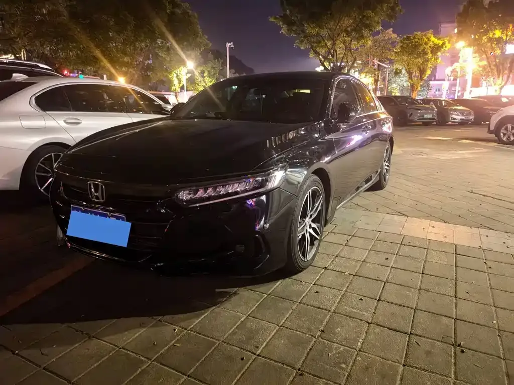 Honda Accord — фото 1