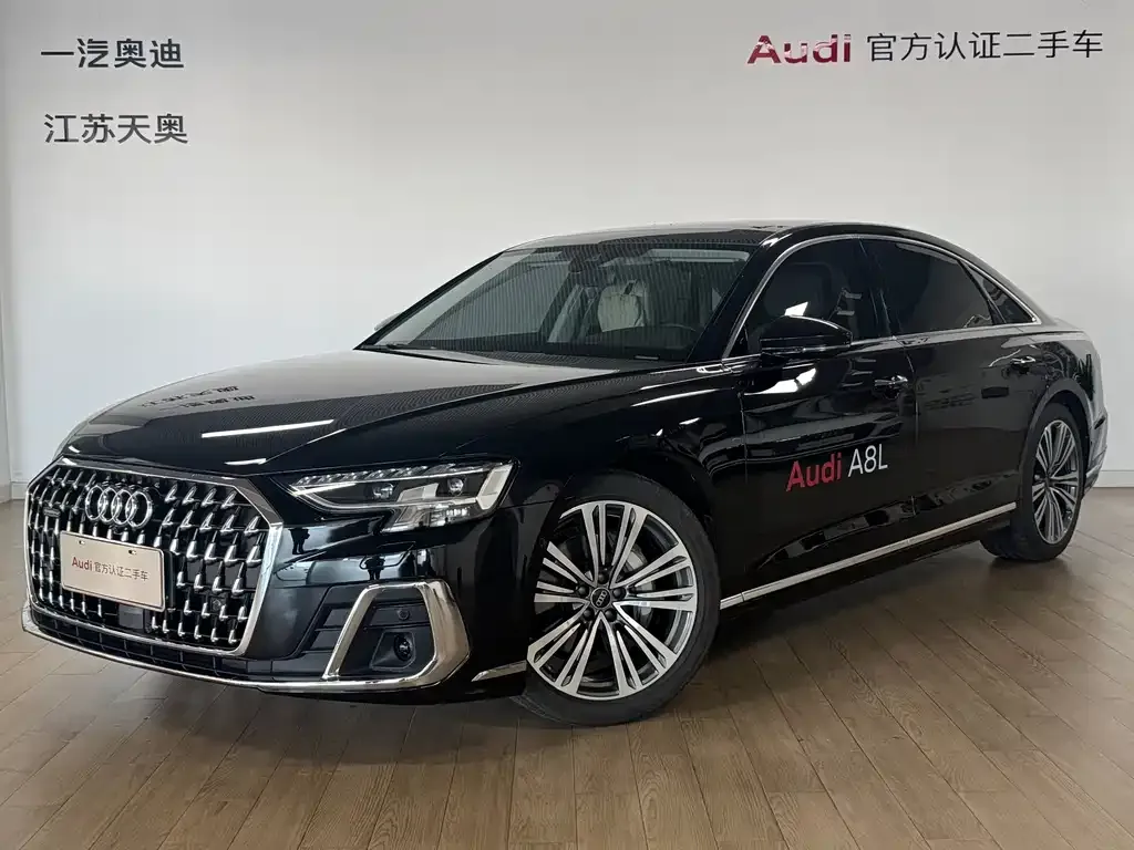 Audi A8 — фото 1