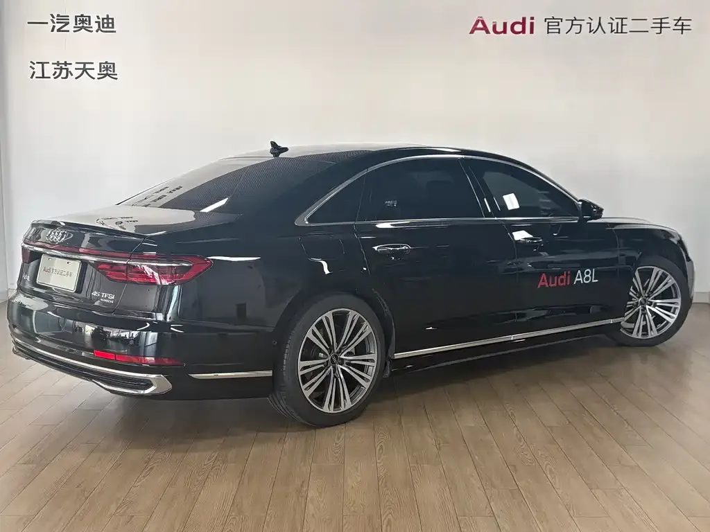 Audi A8 — фото 7