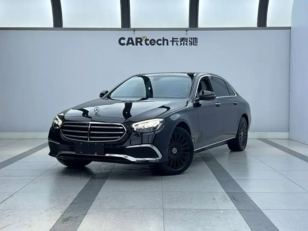Mercedes-Benz E-Class — фото 1