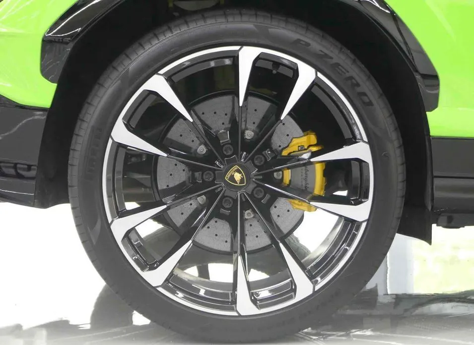 Lamborghini Urus — фото 9