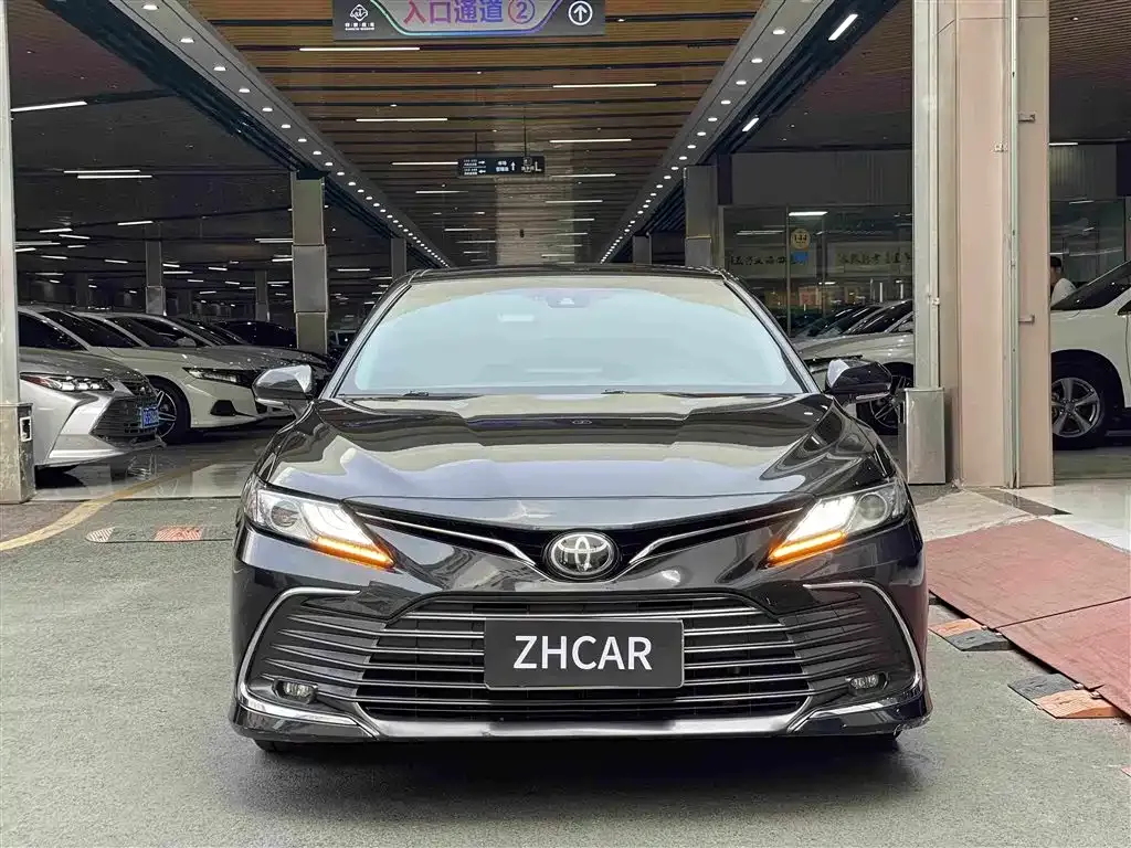 Toyota Camry — фото 5