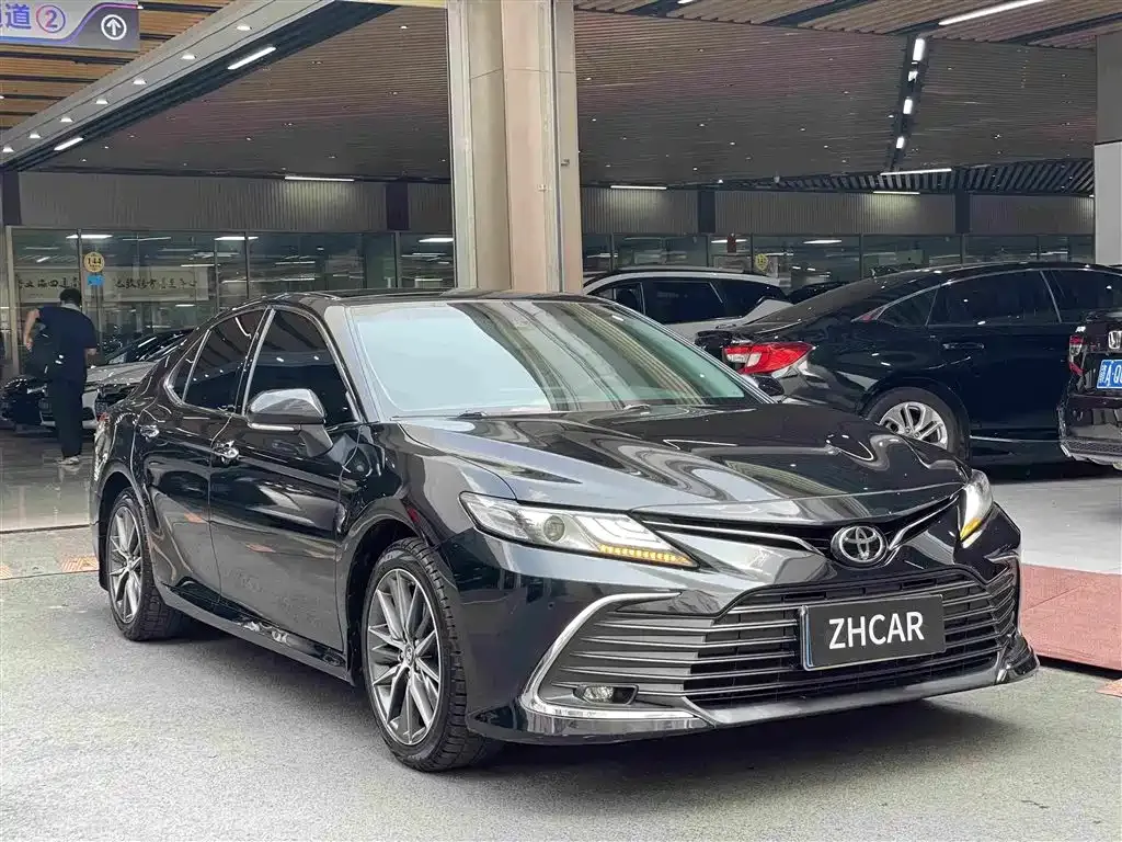 Toyota Camry — фото 8