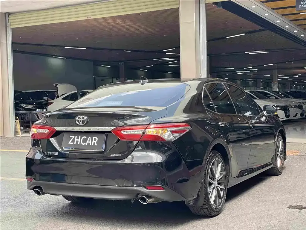 Toyota Camry — фото 6
