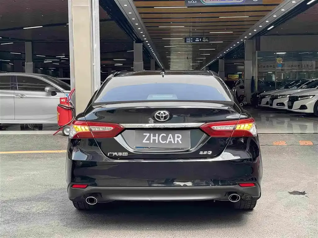 Toyota Camry — фото 9