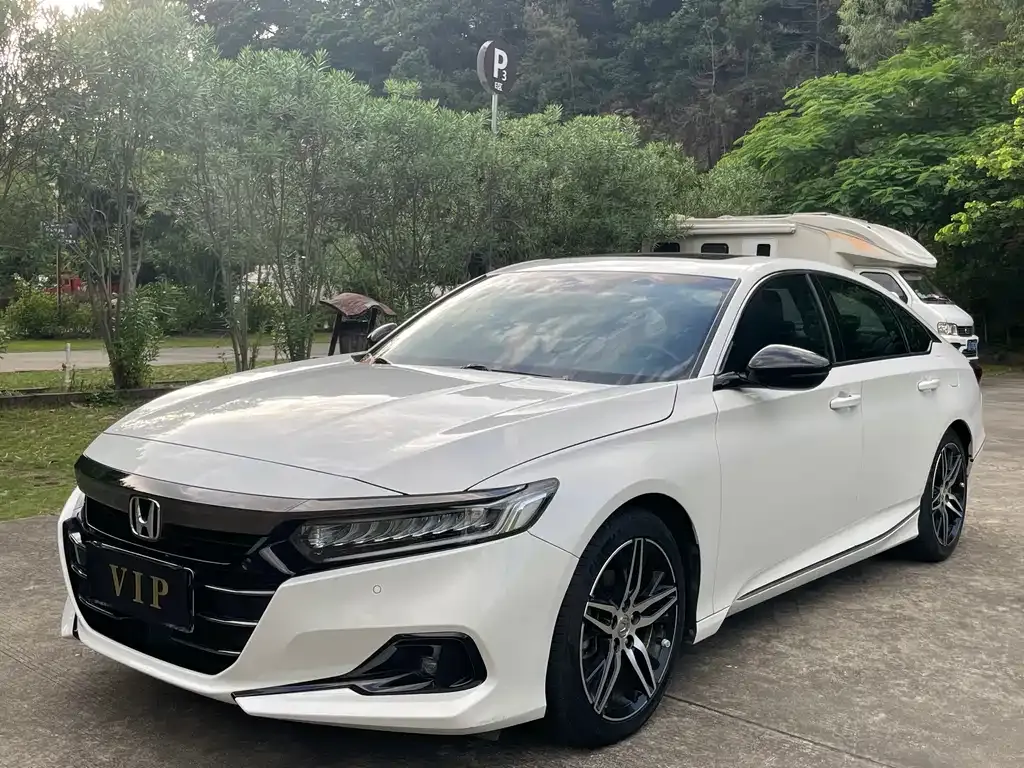 Honda Accord — фото 1