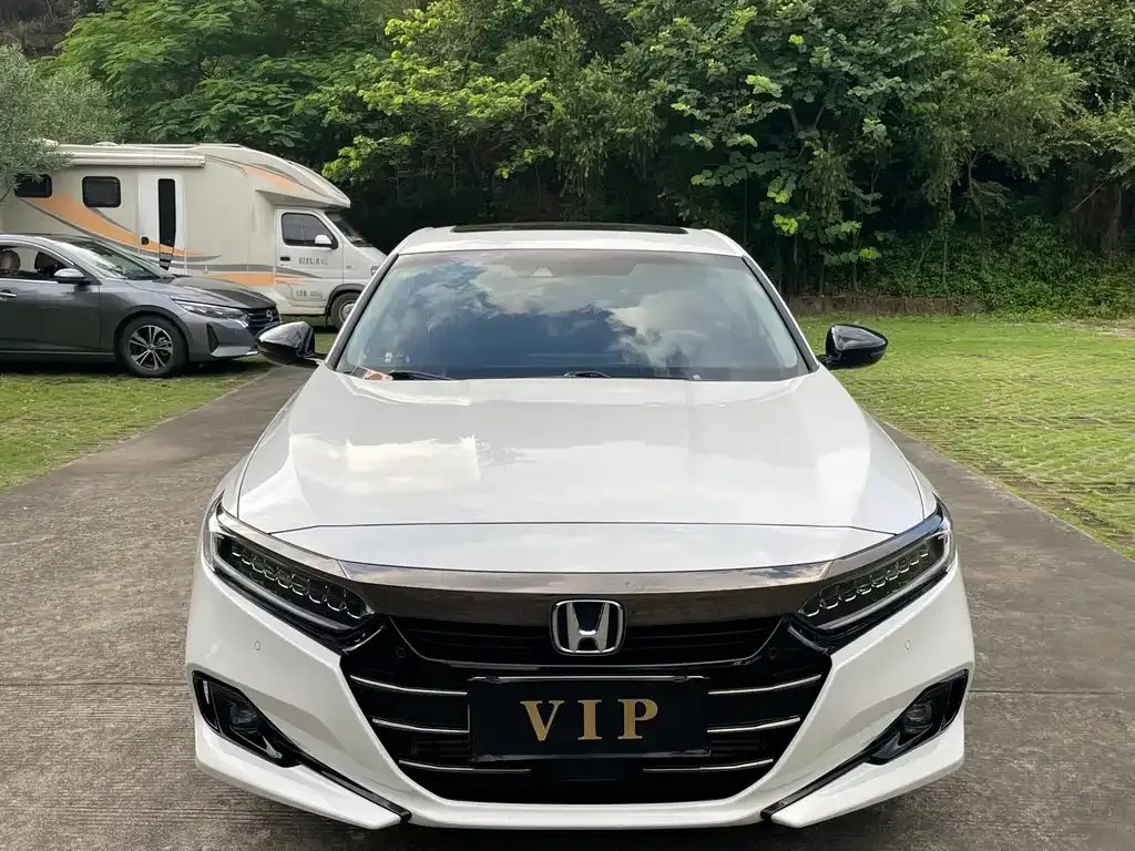 Honda Accord — фото 10
