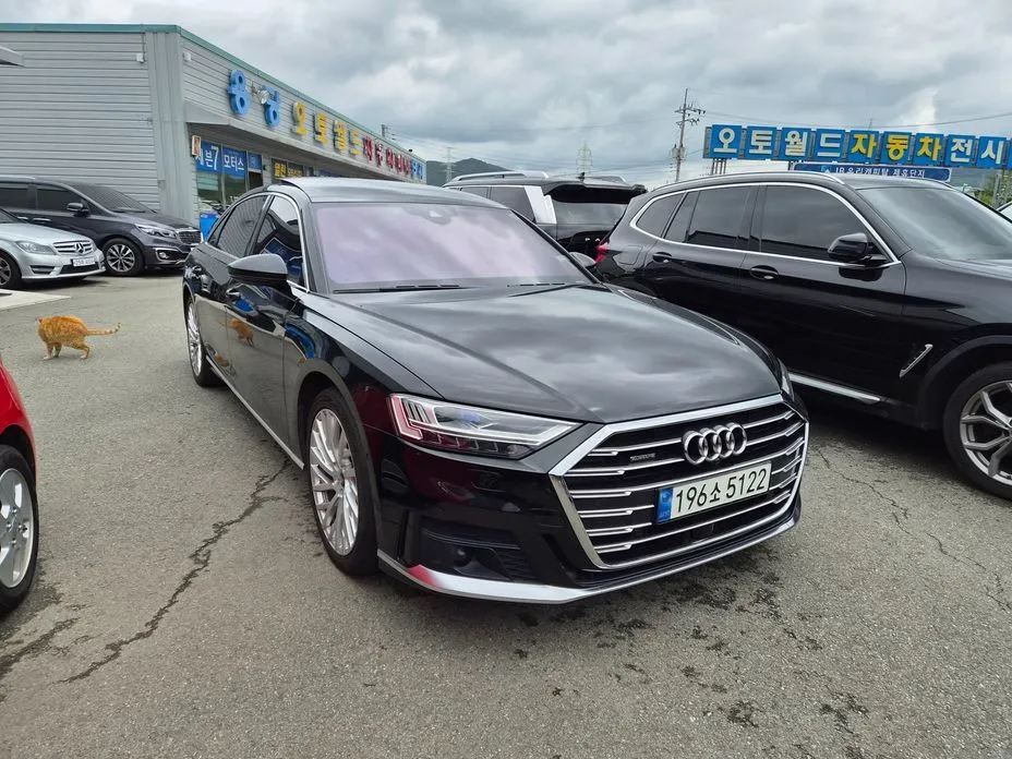 Audi A8 — фото 9