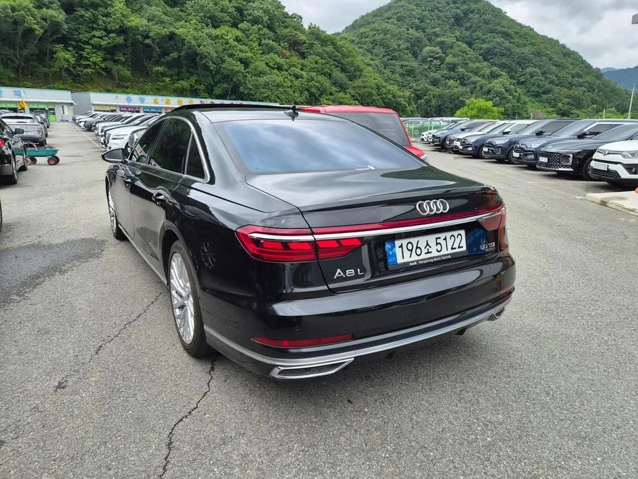Audi A8 — фото 8