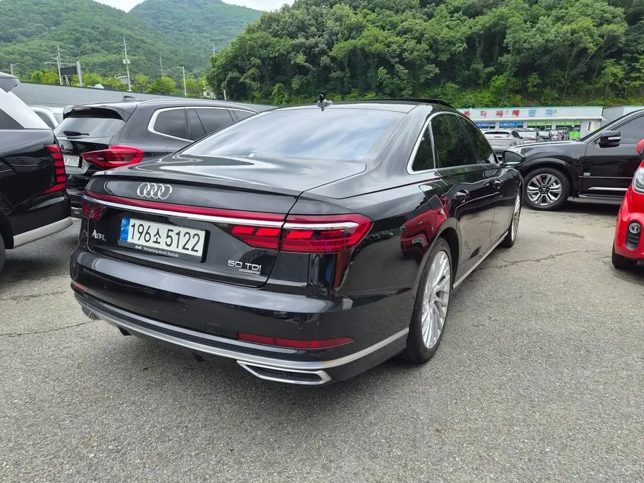 Audi A8 — фото 6