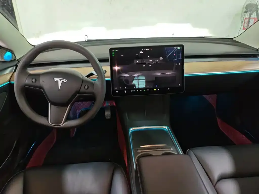 Tesla Model 3 — фото 2