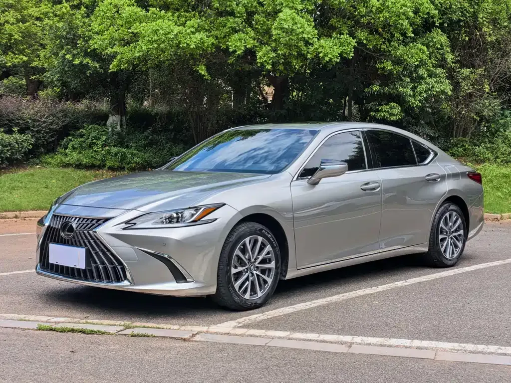 Lexus ES — фото 10