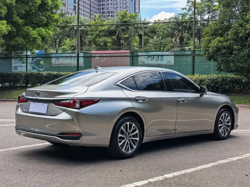 Lexus ES — фото 7
