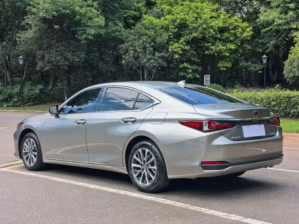 Lexus ES — фото 9