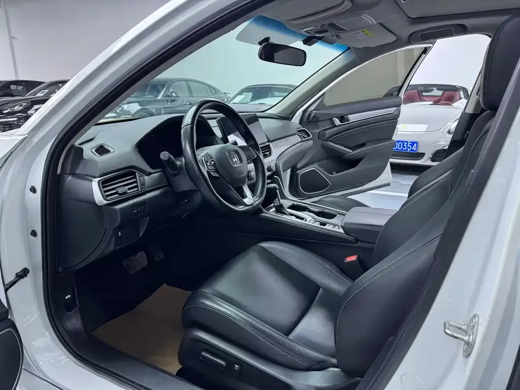 Honda Accord — фото 10
