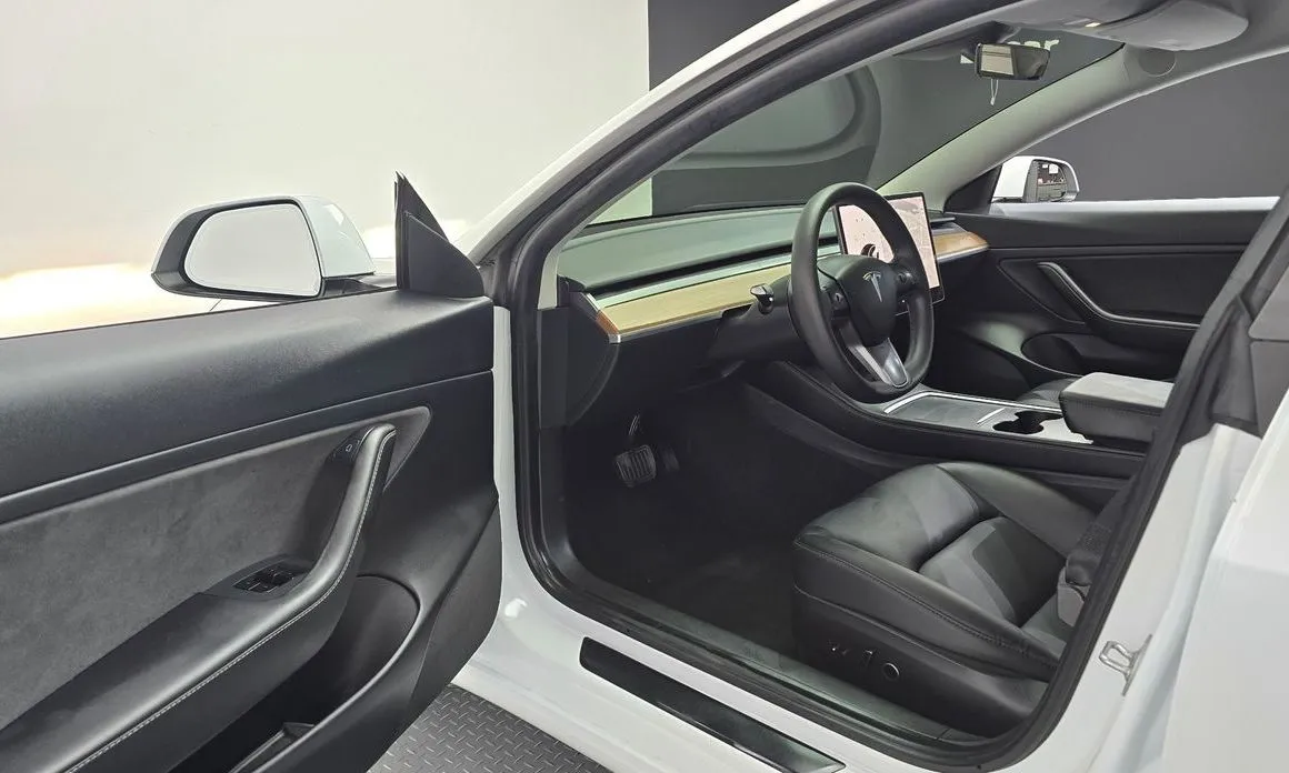 Tesla Model 3 — фото 10