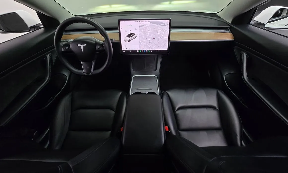 Tesla Model 3 — фото 4