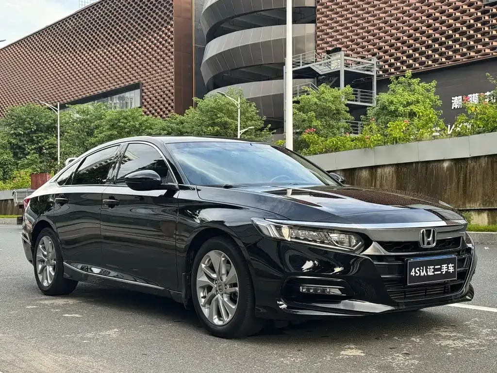 Honda Accord — фото 10