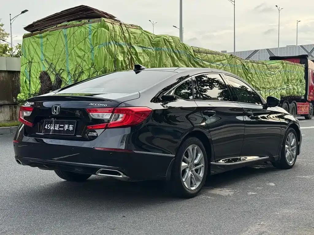 Honda Accord — фото 8