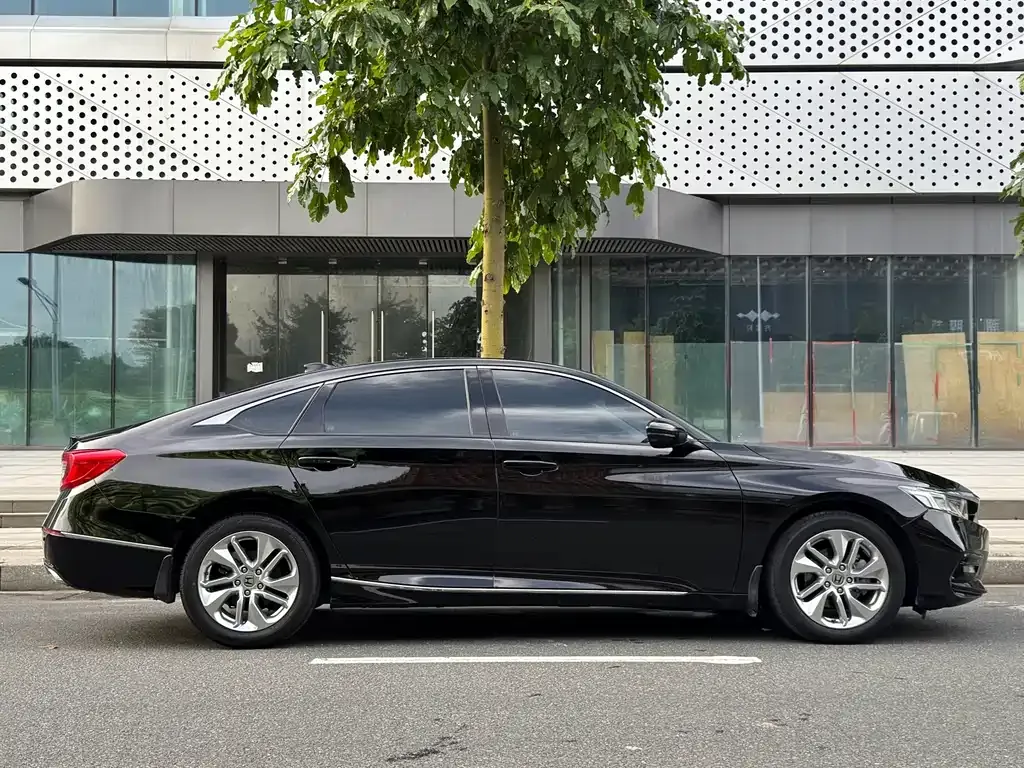Honda Accord — фото 7