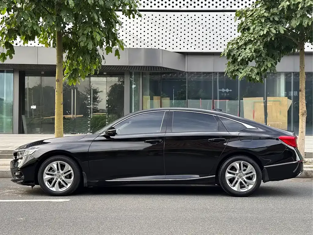 Honda Accord — фото 3