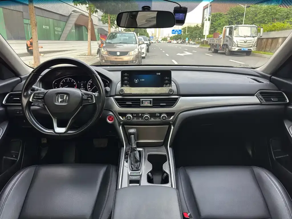 Honda Accord — фото 5