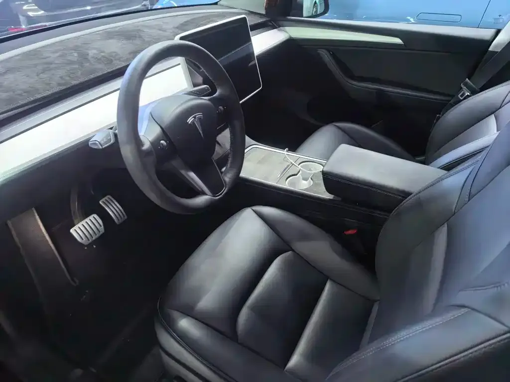 Tesla Model Y — фото 4