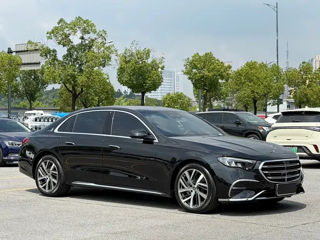 Mercedes-Benz E-Class — фото 10